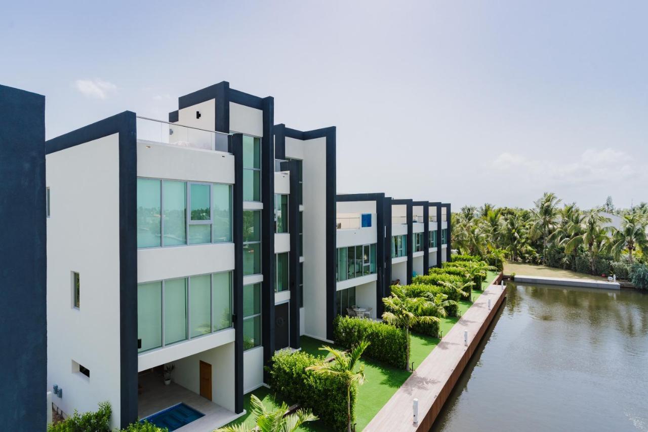 One Canal Point George Town Extérieur photo